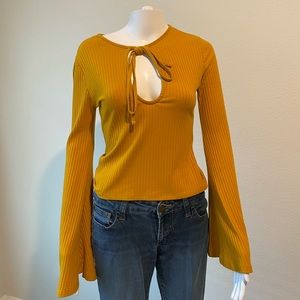Rue21 yellow flare out sleeve top
